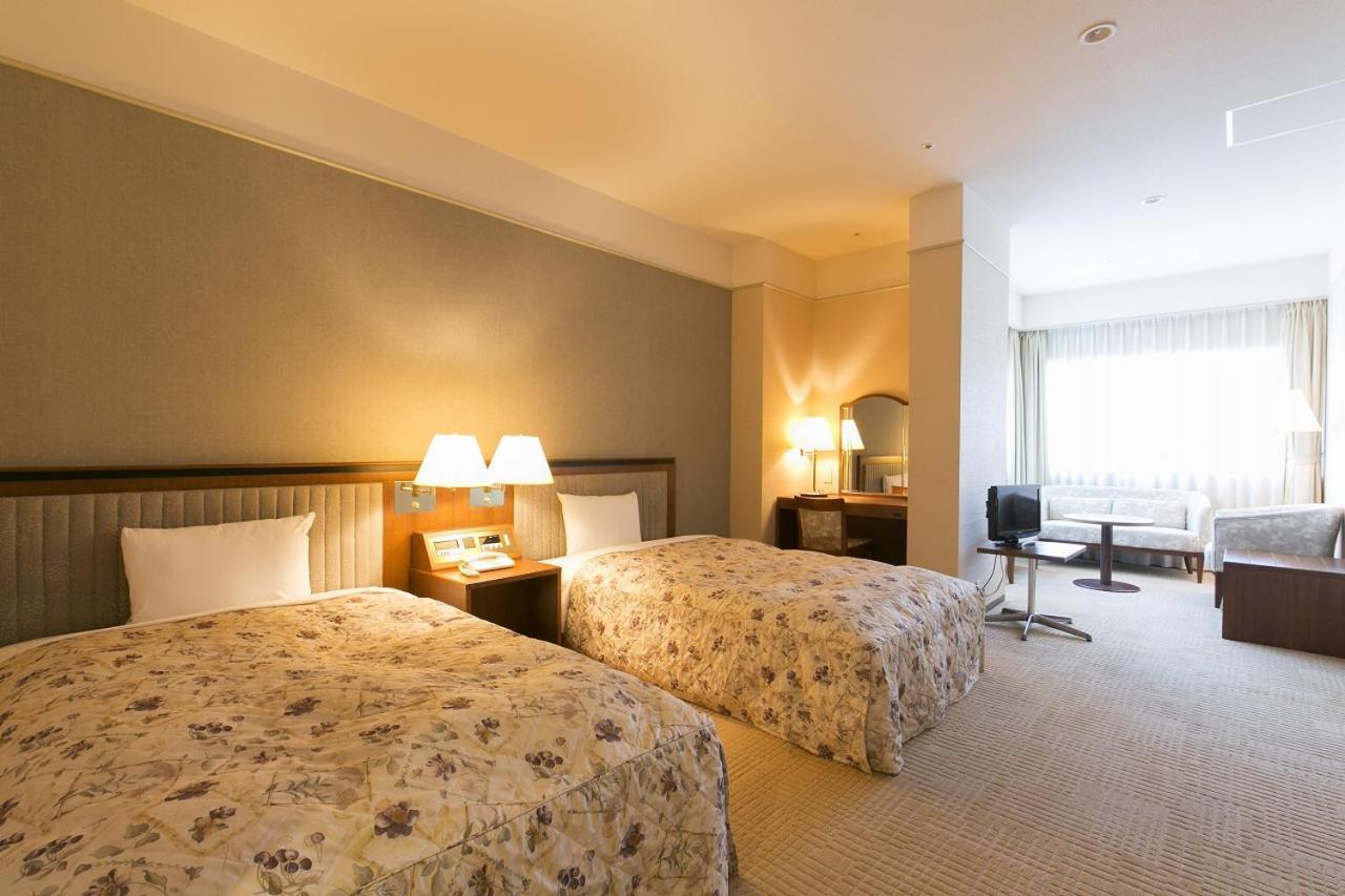 Nakanoshima Plaza Hotel Osaka Bagian luar foto