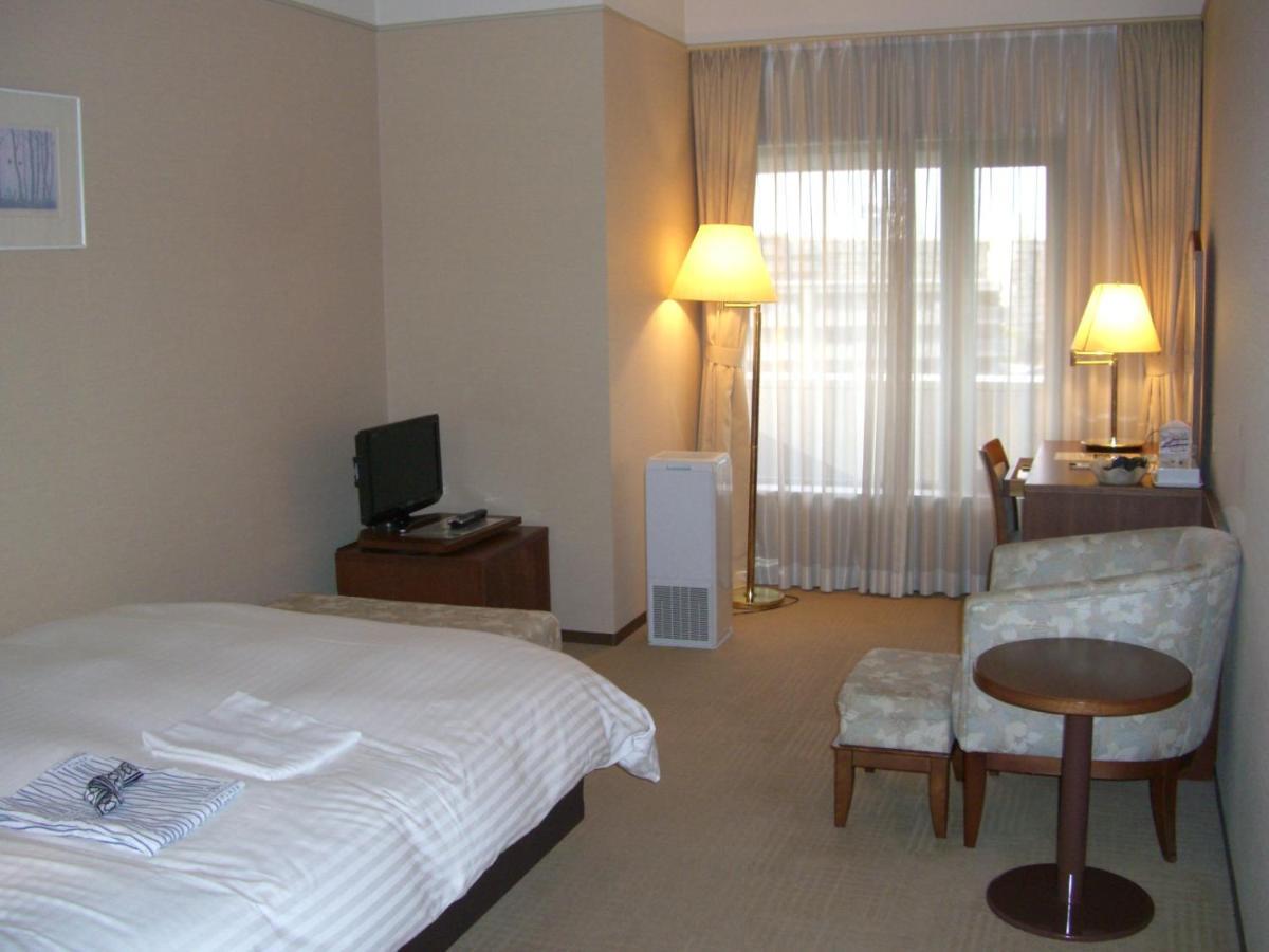 Nakanoshima Plaza Hotel Osaka Bagian luar foto