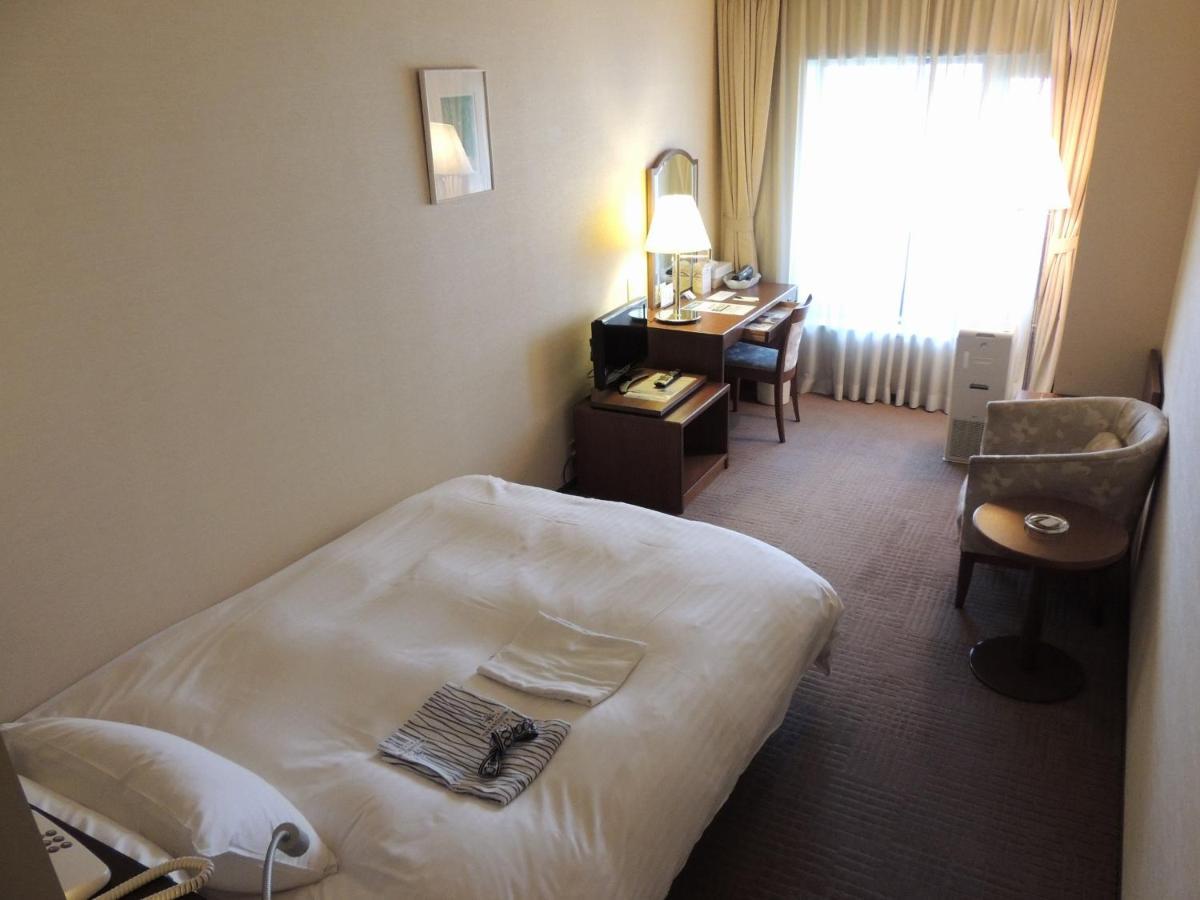 Nakanoshima Plaza Hotel Osaka Bagian luar foto