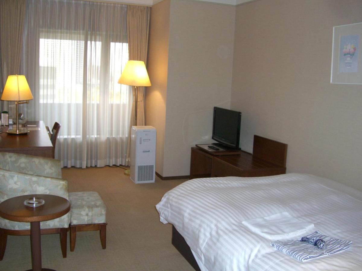Nakanoshima Plaza Hotel Osaka Bagian luar foto