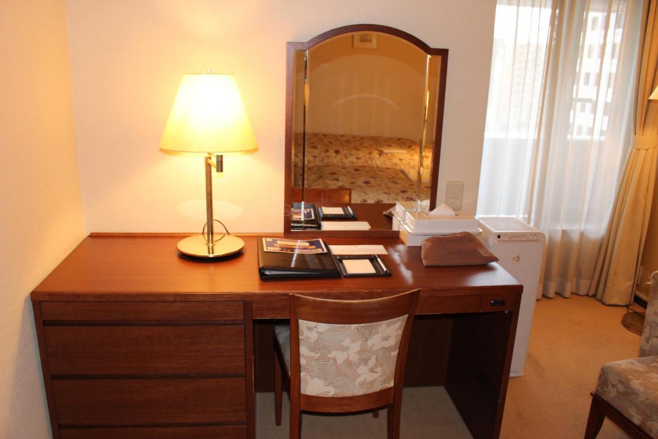 Nakanoshima Plaza Hotel Osaka Bagian luar foto